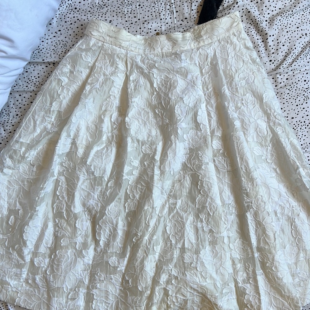 White lace H&M skirt
